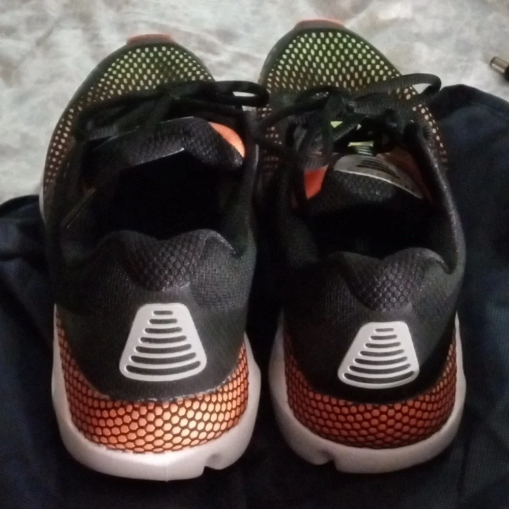 Shoes - Picture 5 of 5